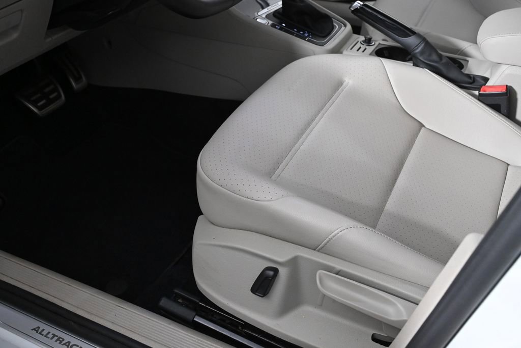 Used 2019 Volkswagen Golf Alltrack SE image 25