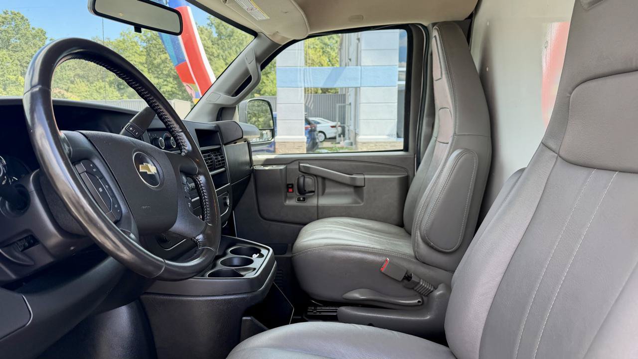 Used 2023 Chevrolet Express 3500 w/ Power Convenience Package RWD image 16