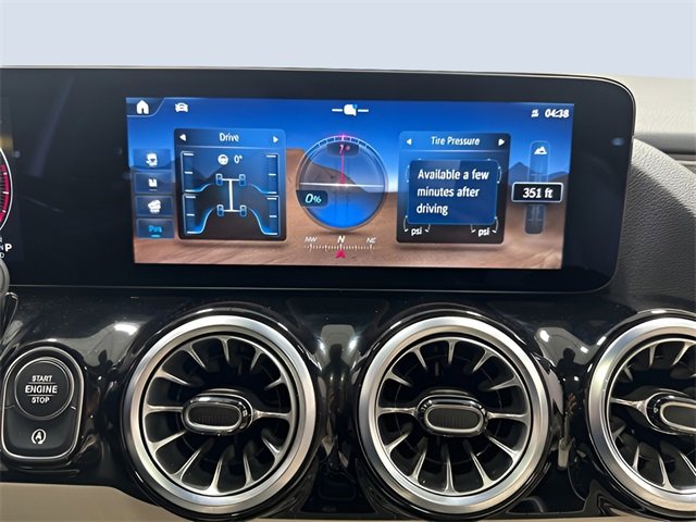 Used 2025 Mercedes-Benz GLA 250 4MATIC image 21