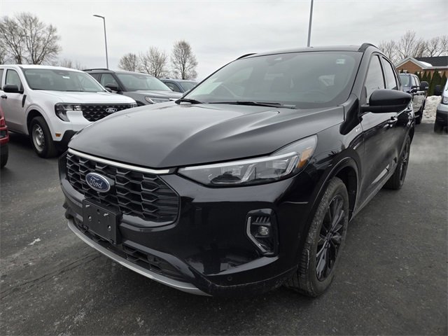 Used 2023 Ford Escape ST-Line Elite w/ Premium Technology Package image 3