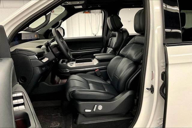 Used 2025 Lincoln Navigator Reserve w/ Jet Appearance Package image 25