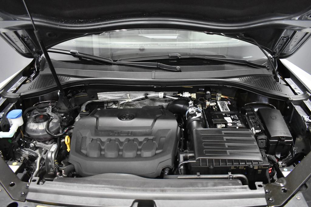 Used 2023 Volkswagen Tiguan SEL R-Line image 34