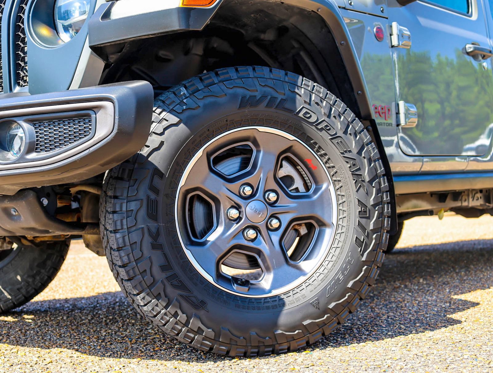 Used 2021 Jeep Gladiator Rubicon AWD/4WD image 2