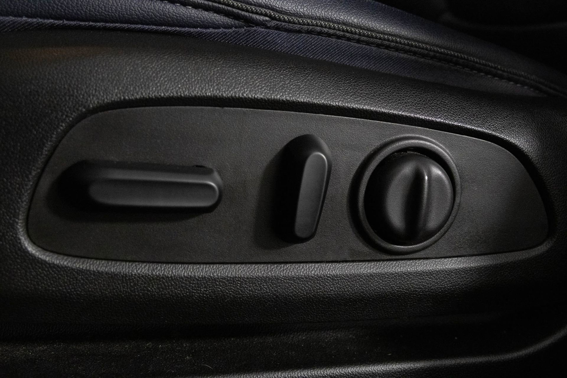 Used 2022 Chevrolet Bolt EUV Premier w/ Sun & Sound Package image 20