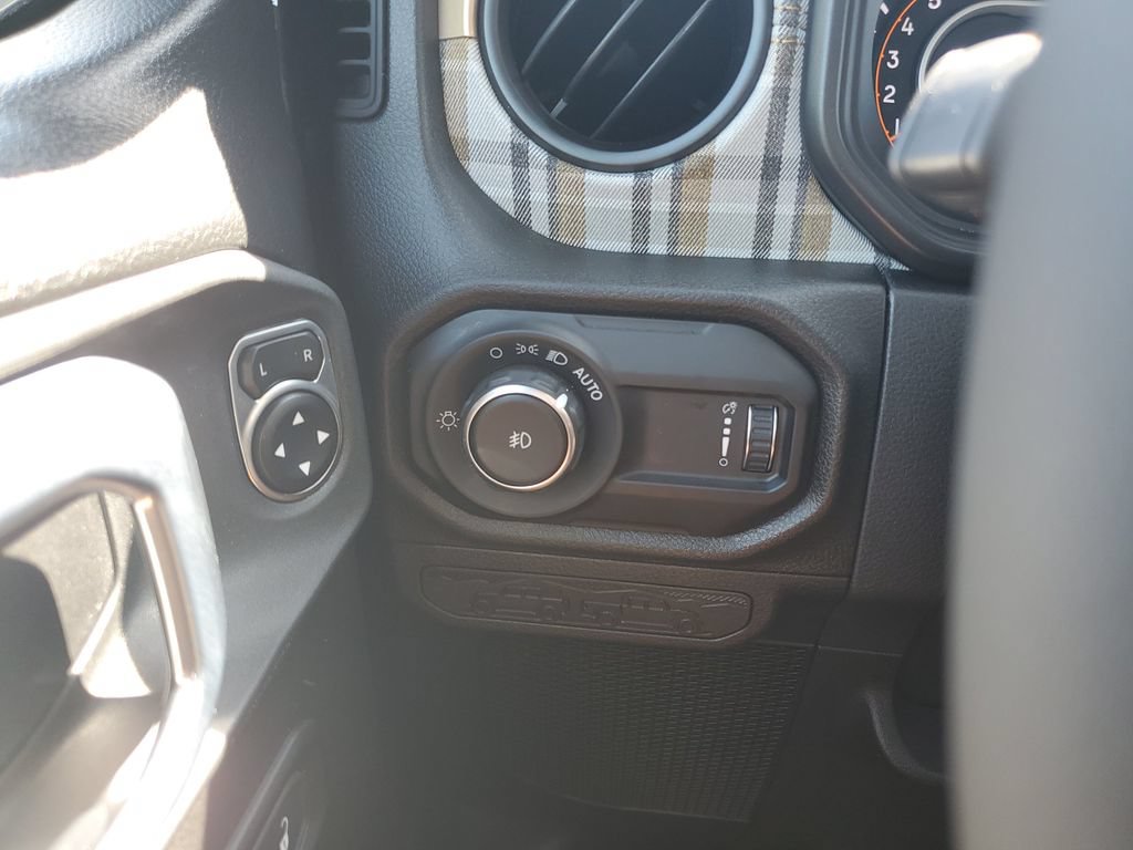 Used 2026 Jeep Wrangler Unlimited Sport AWD/4WD image 19