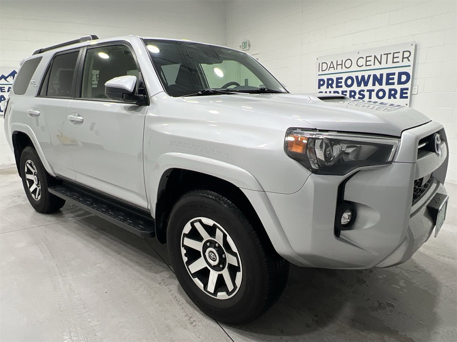 Used 2024 Toyota 4Runner TRD Off-Road image 2
