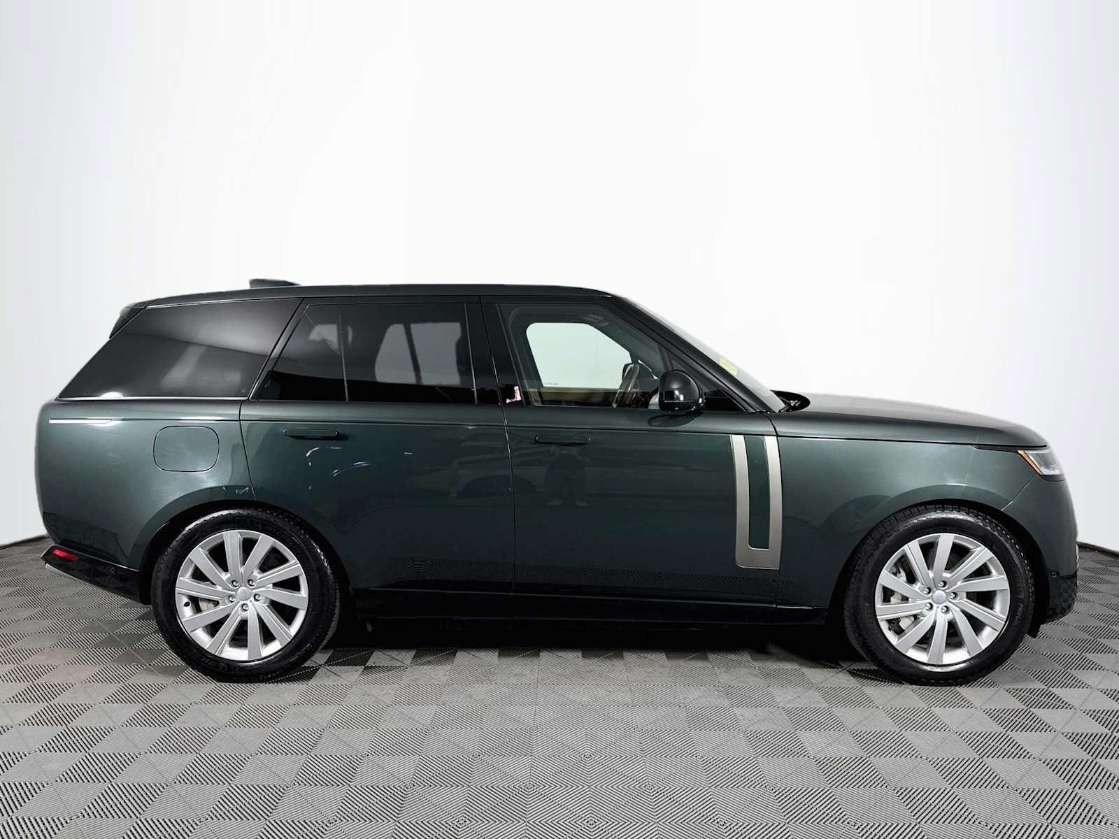 Used 2023 Land Rover Range Rover SE AWD/4WD image 4