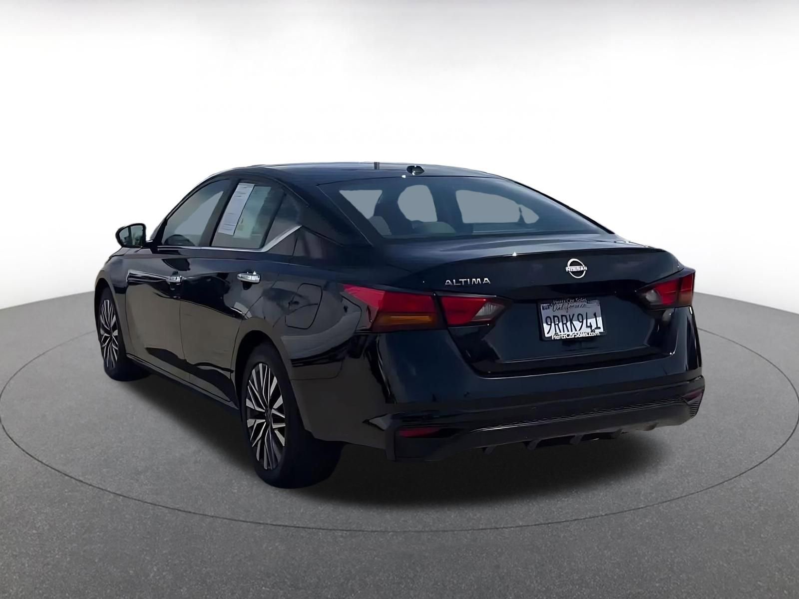 Used 2025 Nissan Altima 2.5 SV FWD image 11