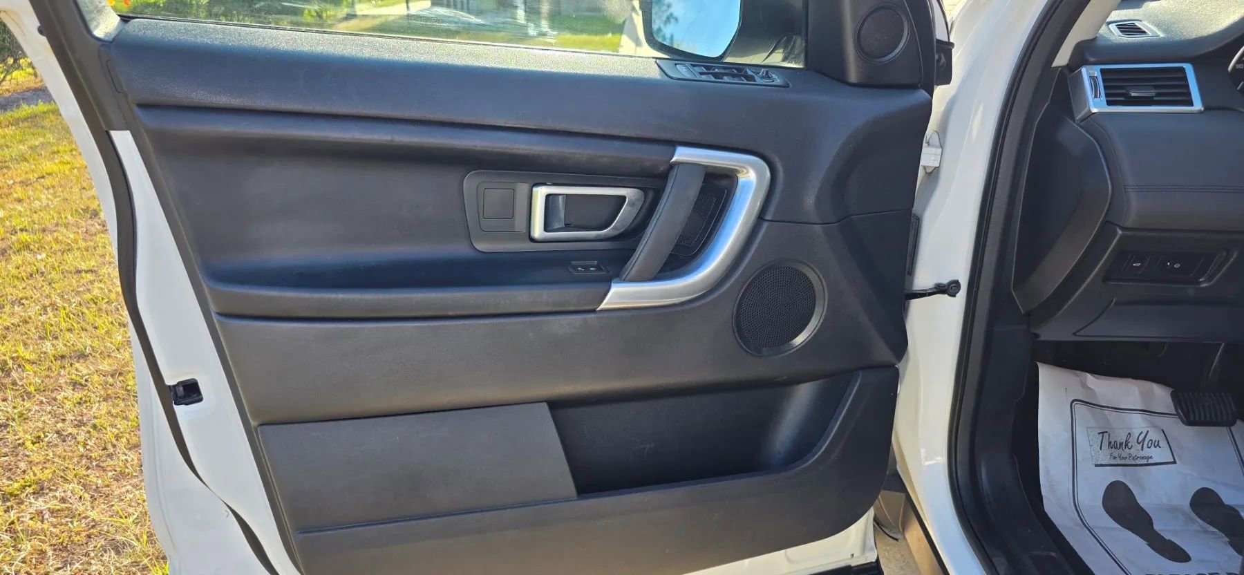 Used 2016 Land Rover Discovery Sport SE image 22