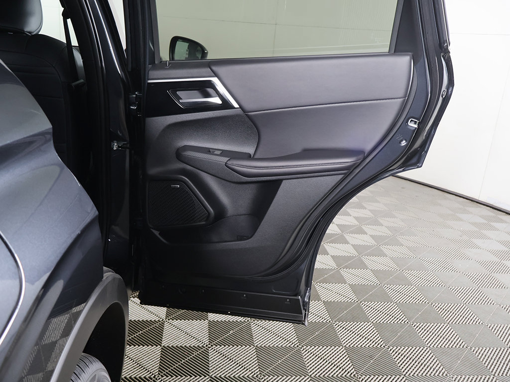 New 2026 Mitsubishi Outlander LE AWD/4WD image 25
