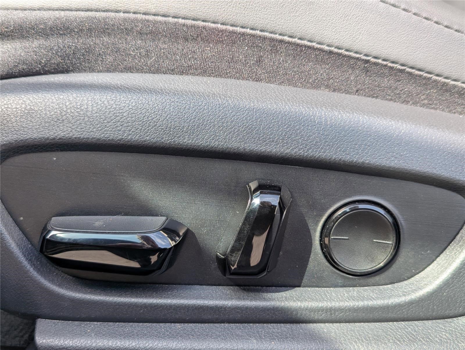 Certified 2025 Lexus ES 300h w/ Premium Package image 22