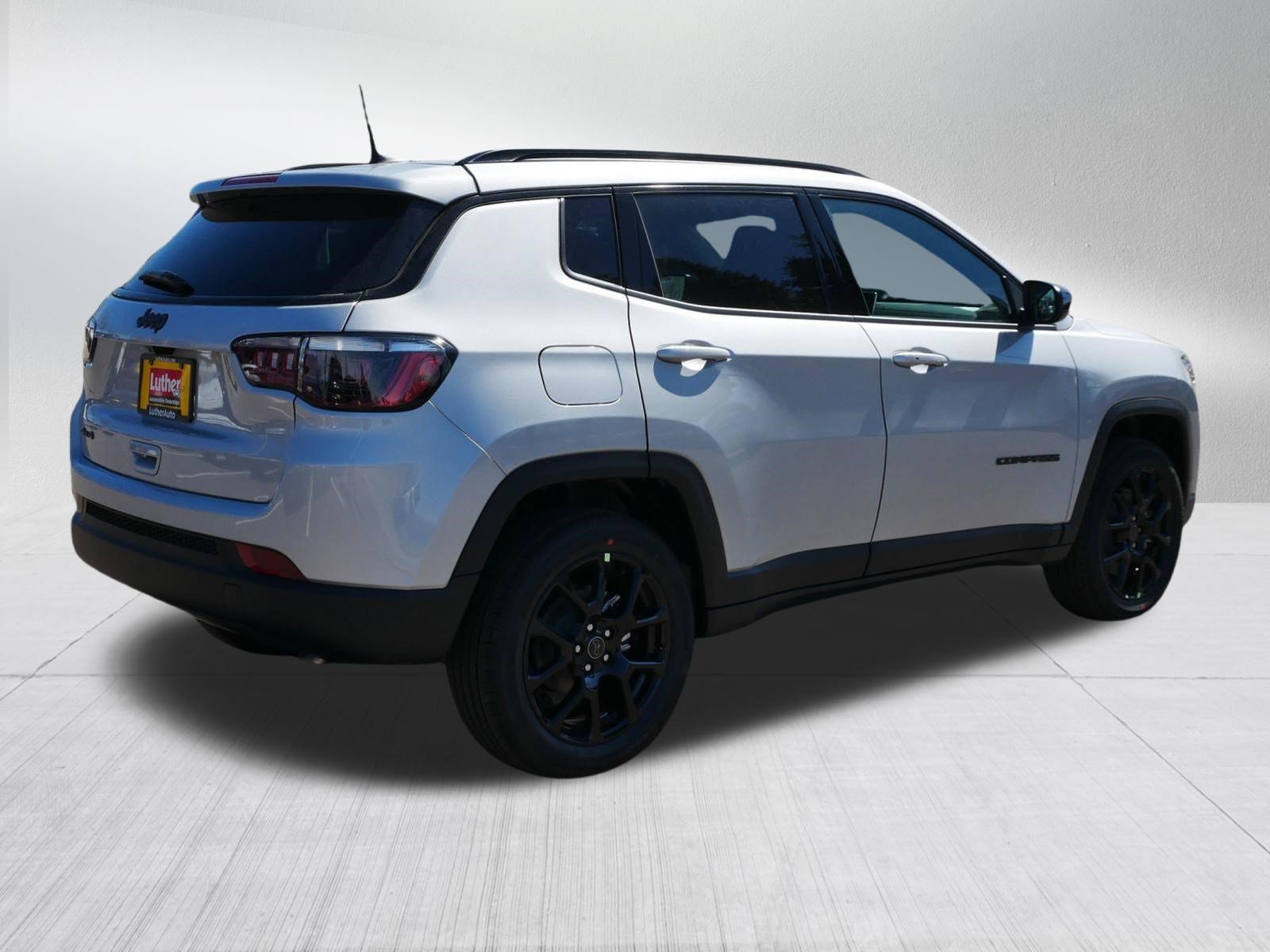 New 2026 Jeep Compass Latitude w/ Sun and Sound Group AWD/4WD image 7