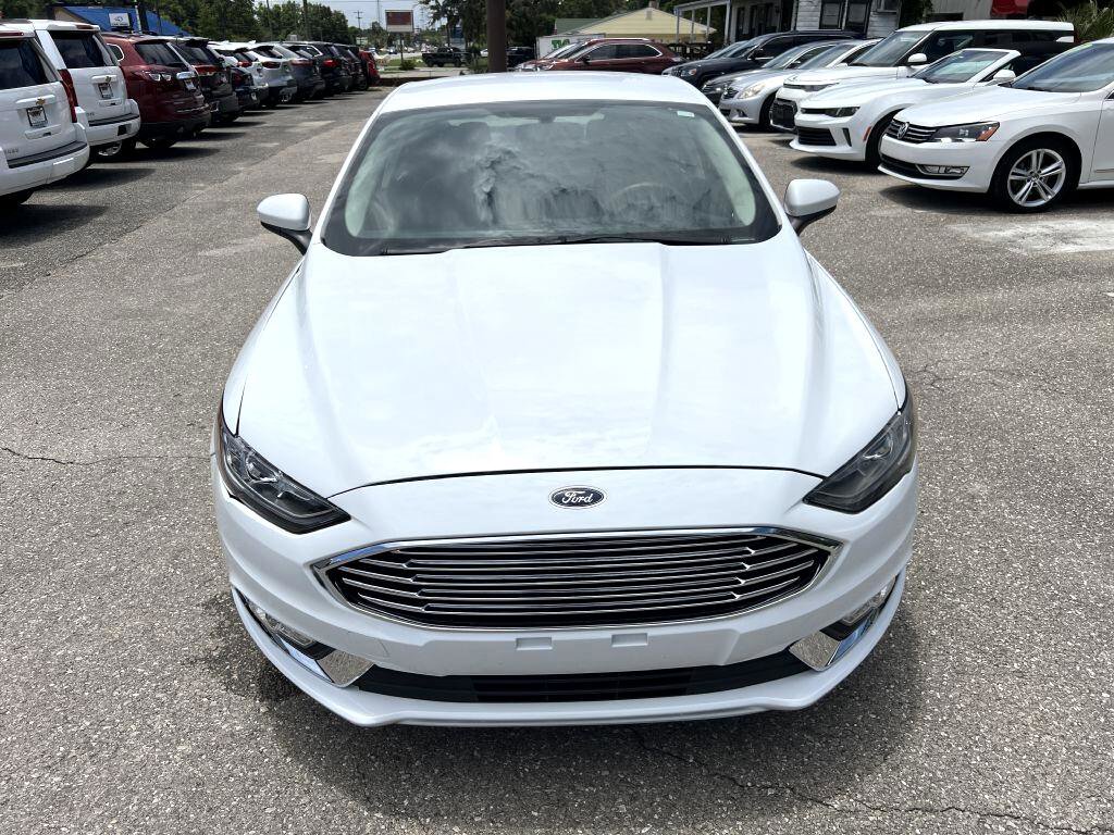 Used 2018 Ford Fusion SE w/ Fusion SE Technology Package image 2