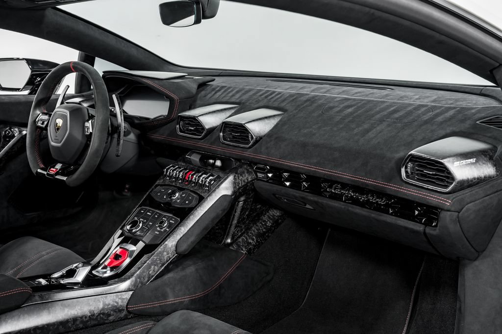 Used 2018 Lamborghini Huracan Performante AWD/4WD image 32