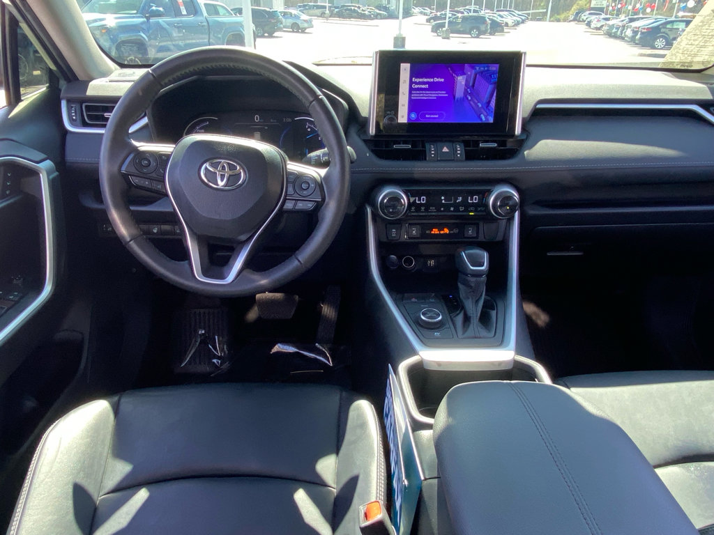 Used 2023 Toyota RAV4 XLE Premium image 7