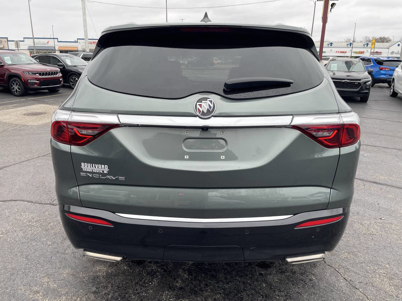 Used 2024 Buick Enclave Essence image 7