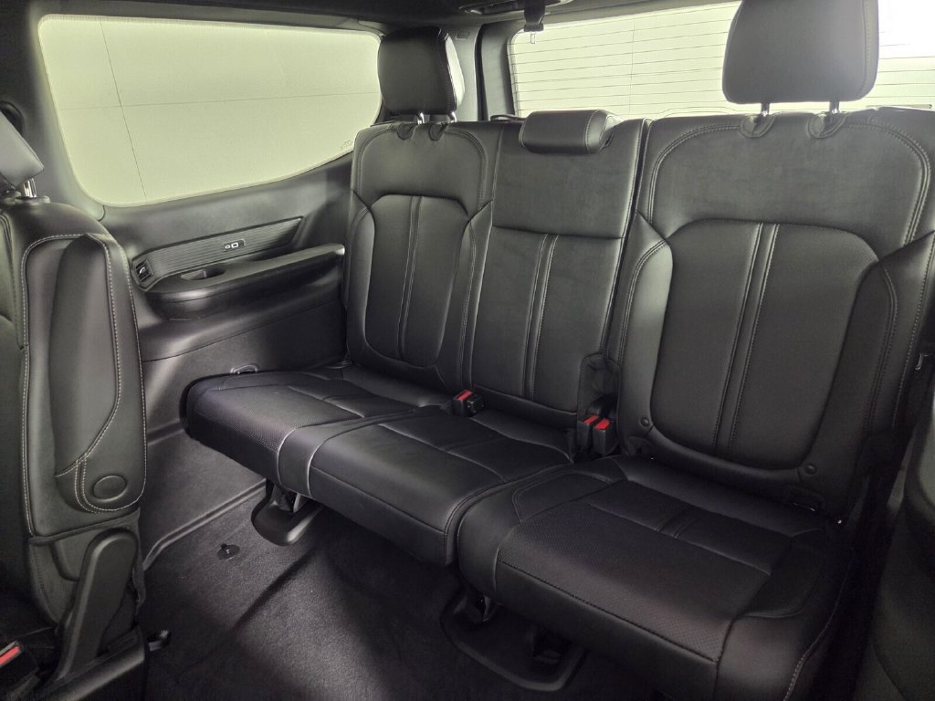 New 2026 Jeep Grand Wagoneer 4WD image 18