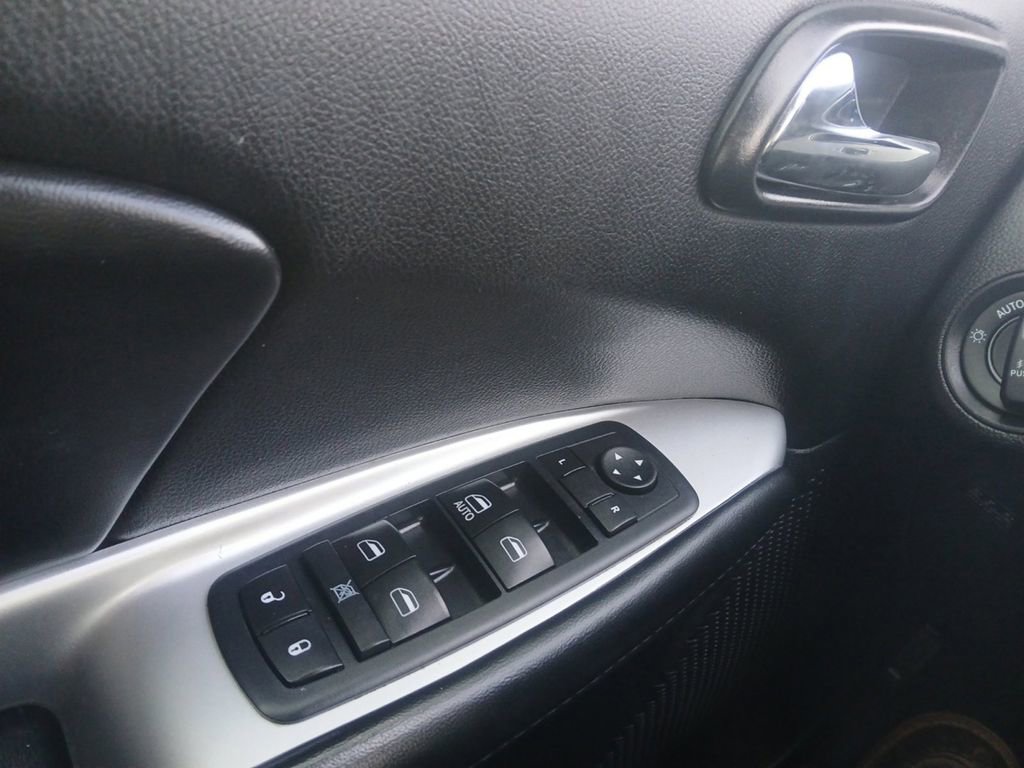 Used 2017 Dodge Journey SXT w/ Comfort/Convenience Group image 8