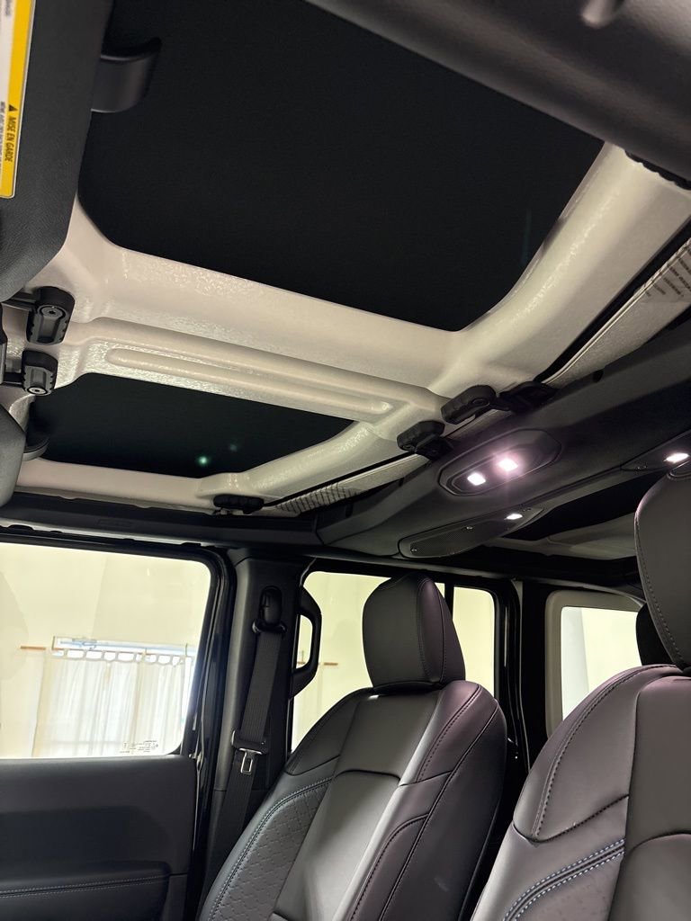 Used 2024 Jeep Wrangler High Altitude image 17