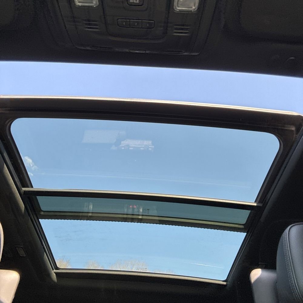 Used 2021 GMC Yukon XL Denali w/ Denali Premium Package image 15