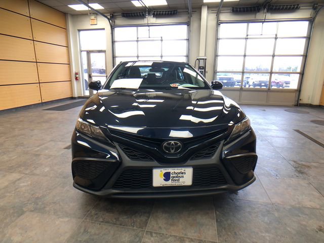 Used 2021 Toyota Camry SE AWD/4WD image 2