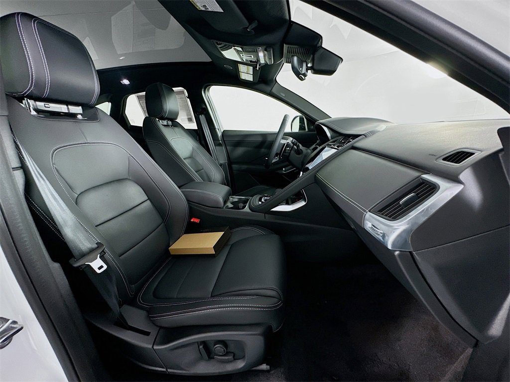 New 2024 Jaguar E-PACE R-Dynamic SE image 29
