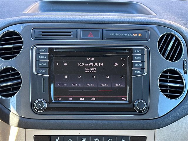 Used 2017 Volkswagen Tiguan S image 17