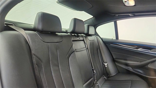 Used 2023 BMW 530e xDrive w/ Premium Package image 25