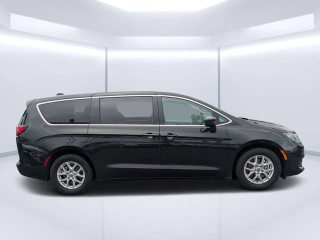 Used 2023 Chrysler Voyager LX FWD image 2