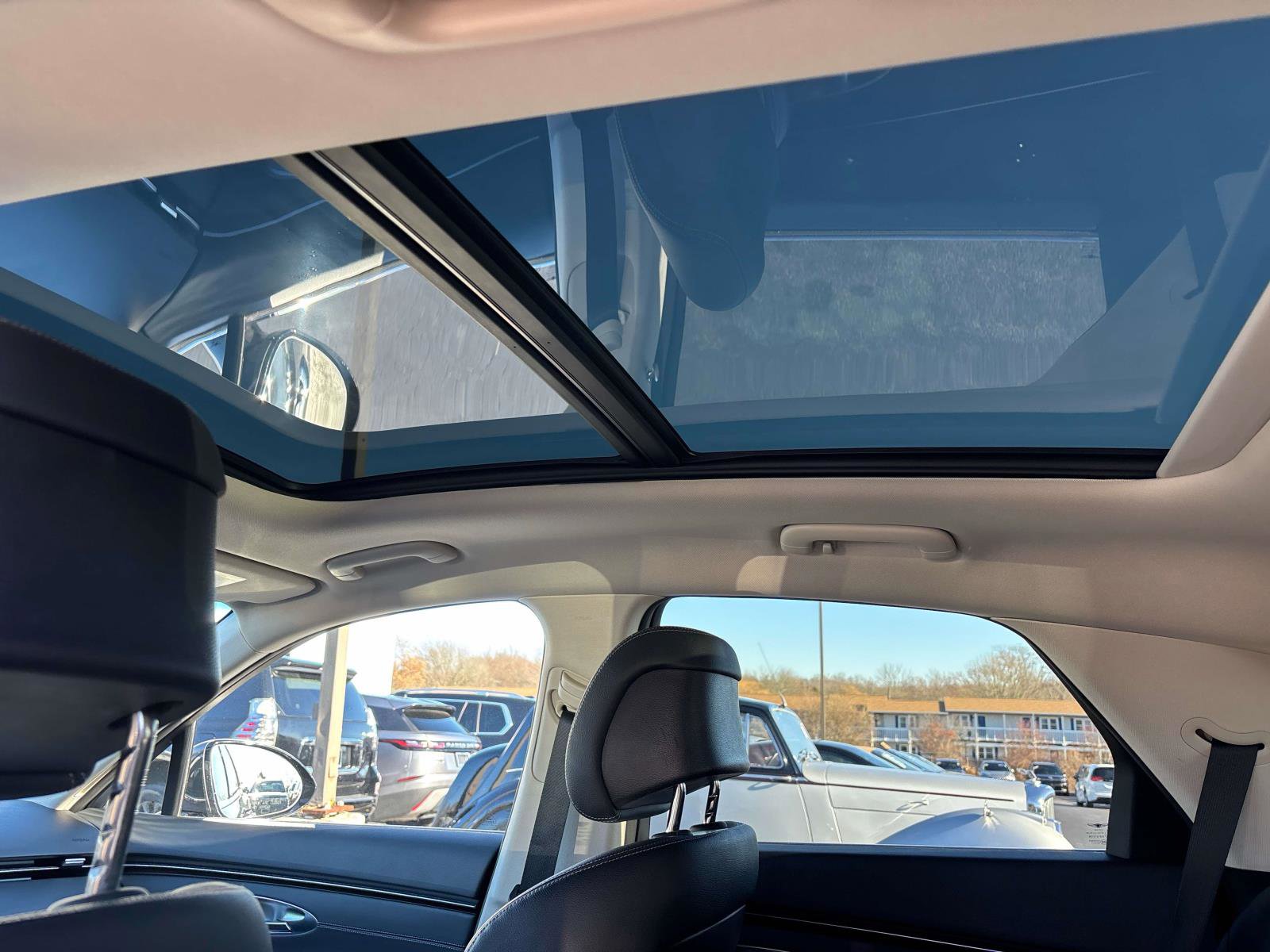 Used 2023 Genesis GV70 2.5T w/ Select Package image 9