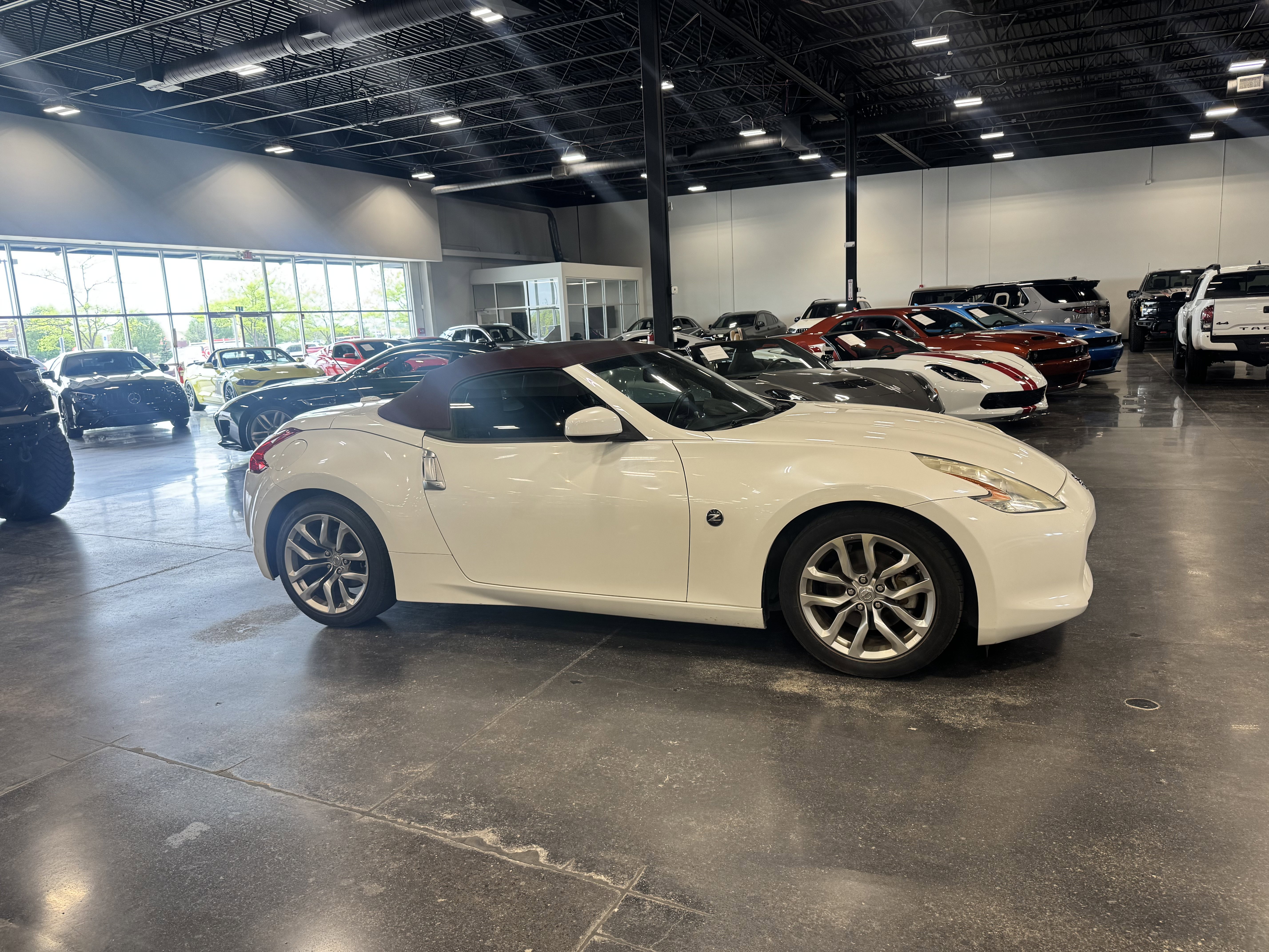Used 2010 Nissan 370Z Touring image 2