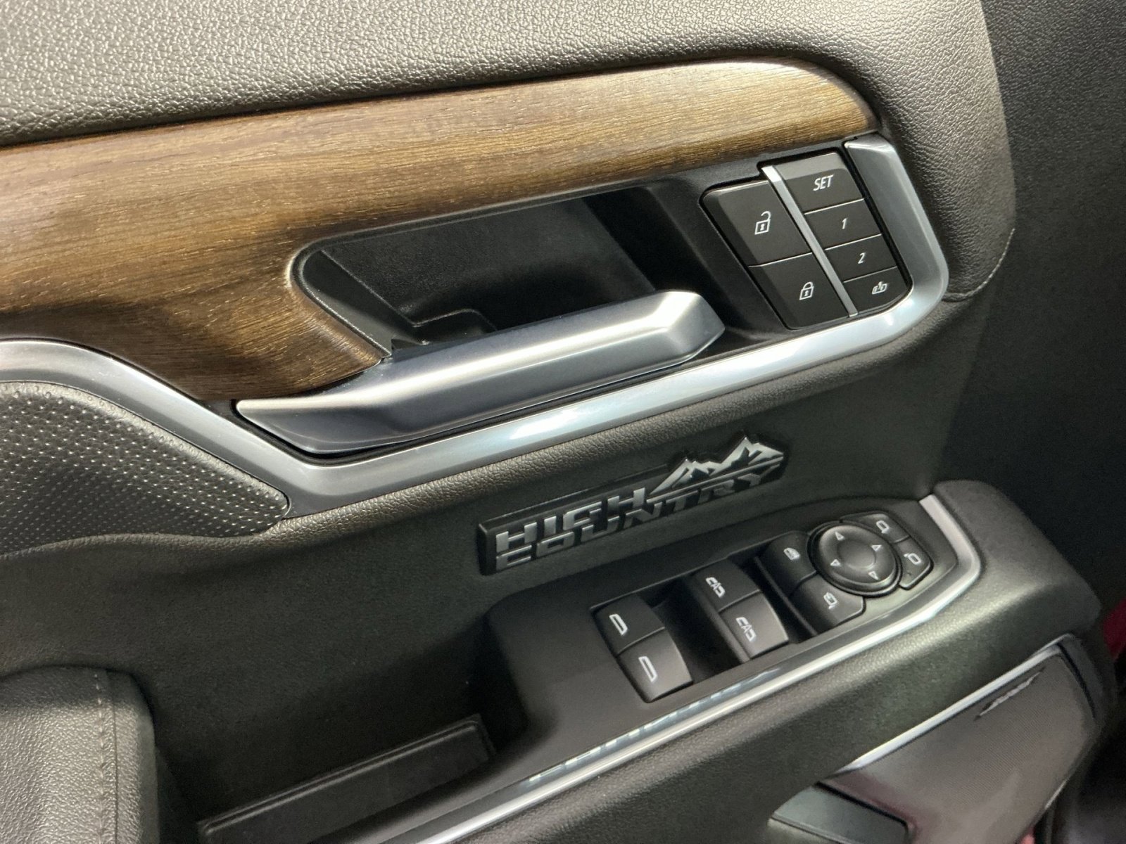 Used 2025 Chevrolet Silverado 1500 High Country image 23