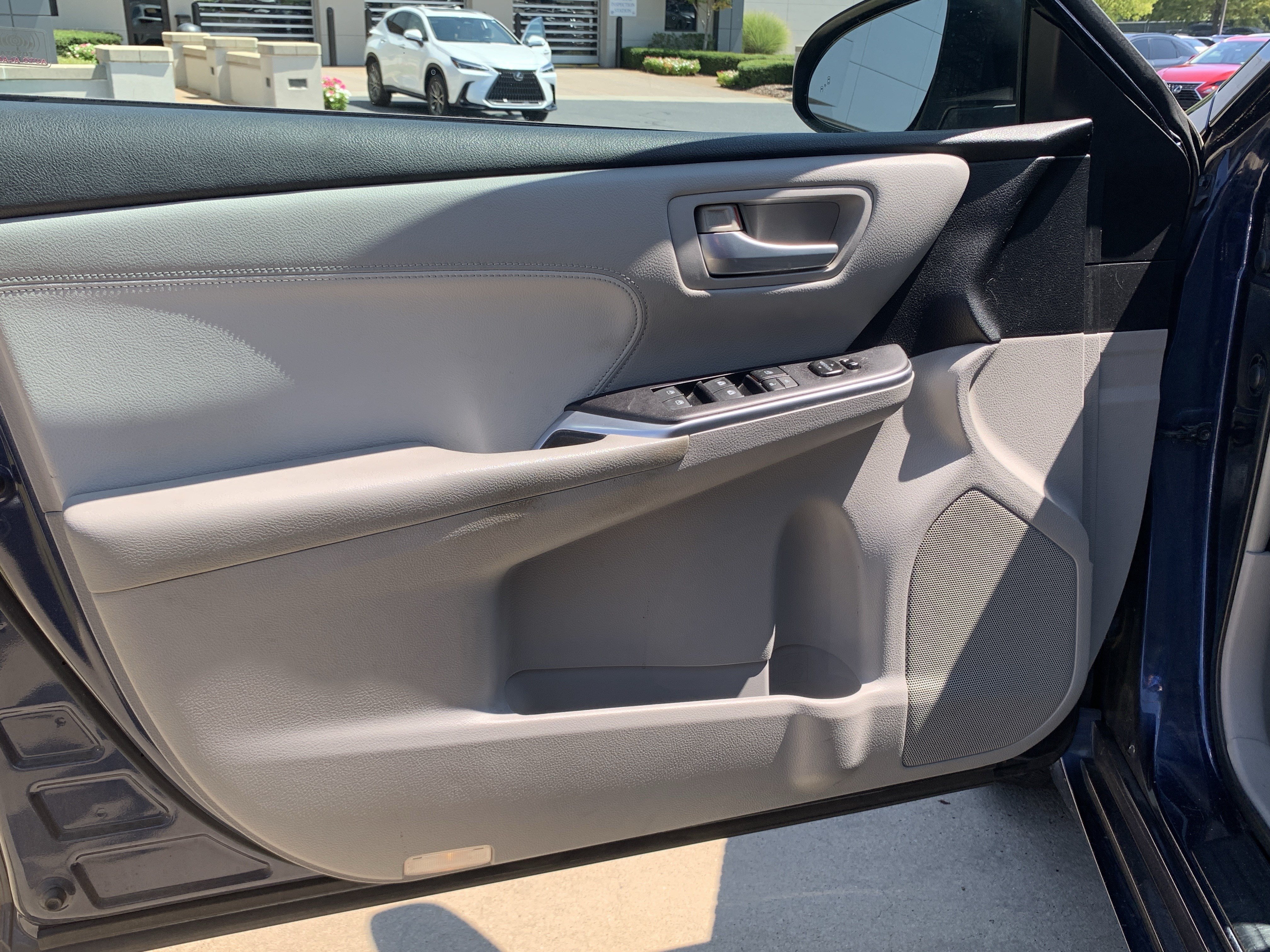 Used 2015 Toyota Camry XLE w/ Moonroof Package FWD image 14