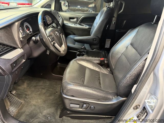 Used 2017 Toyota Sienna SE w/ Protection Package image 10