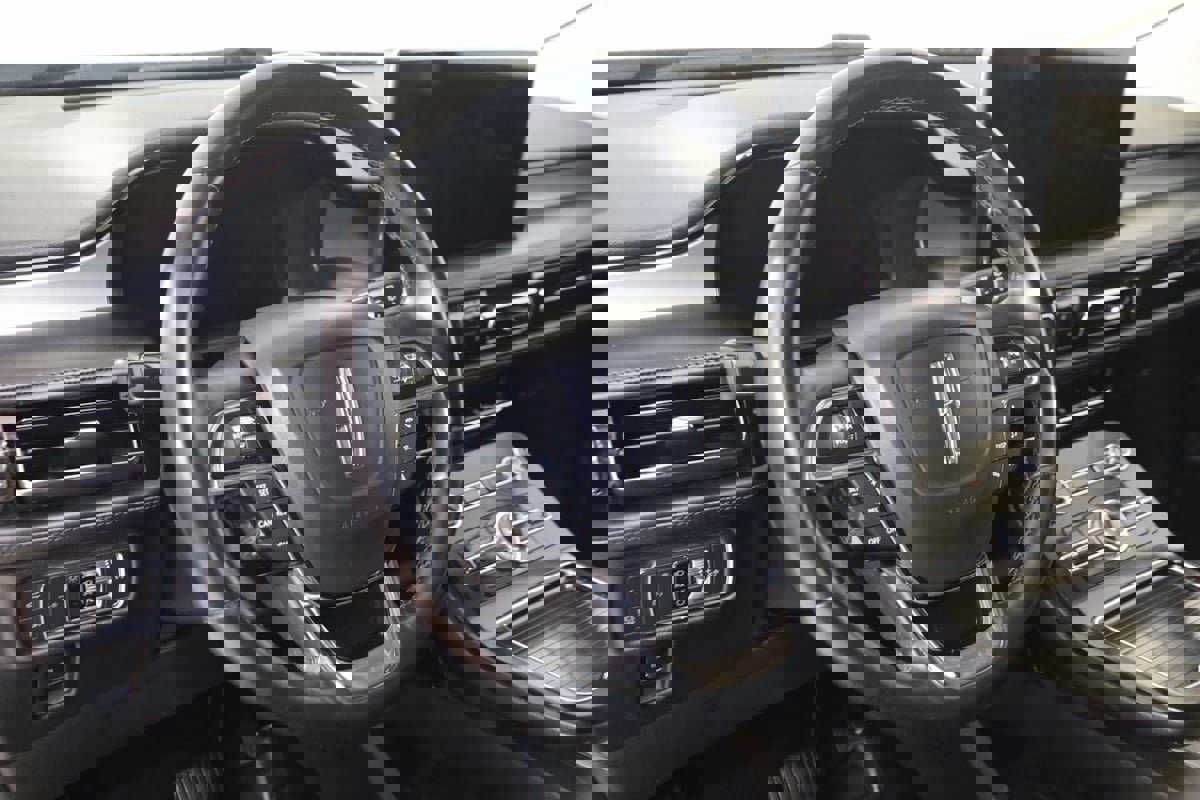 Used 2021 Lincoln Nautilus FWD w/ Equipment Group 101A image 6