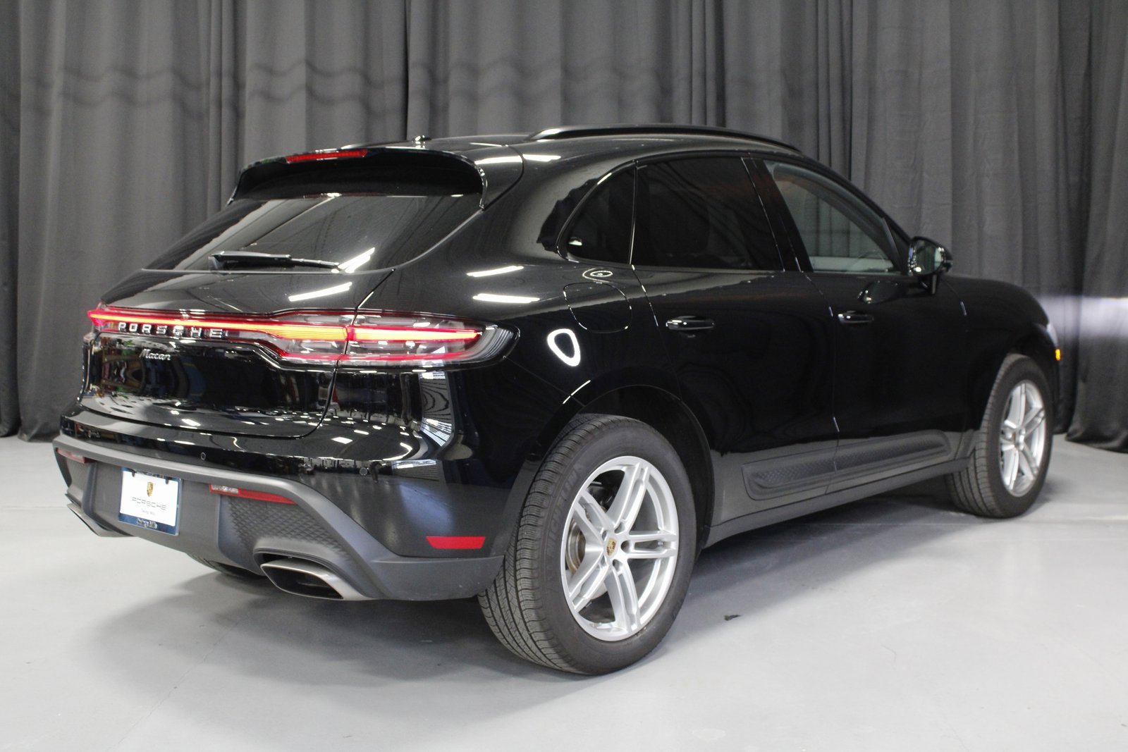Used 2025 Porsche Macan image 7