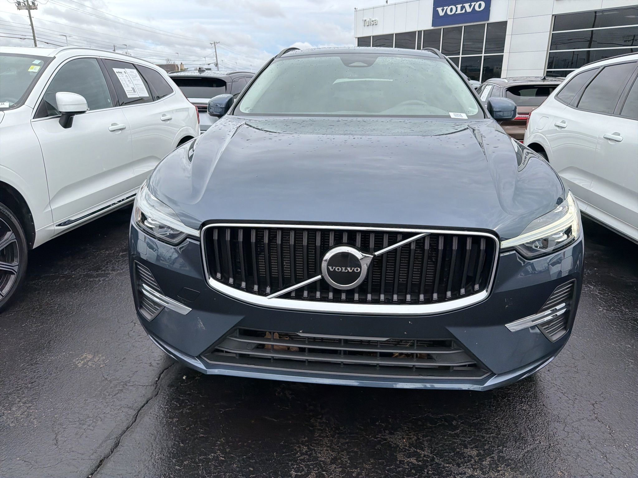 Used 2023 Volvo XC60 B5 Core w/ Climate Package image 2