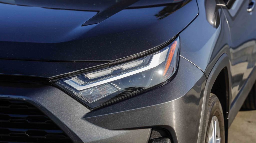 Used 2023 Toyota RAV4 XLE Premium FWD image 4