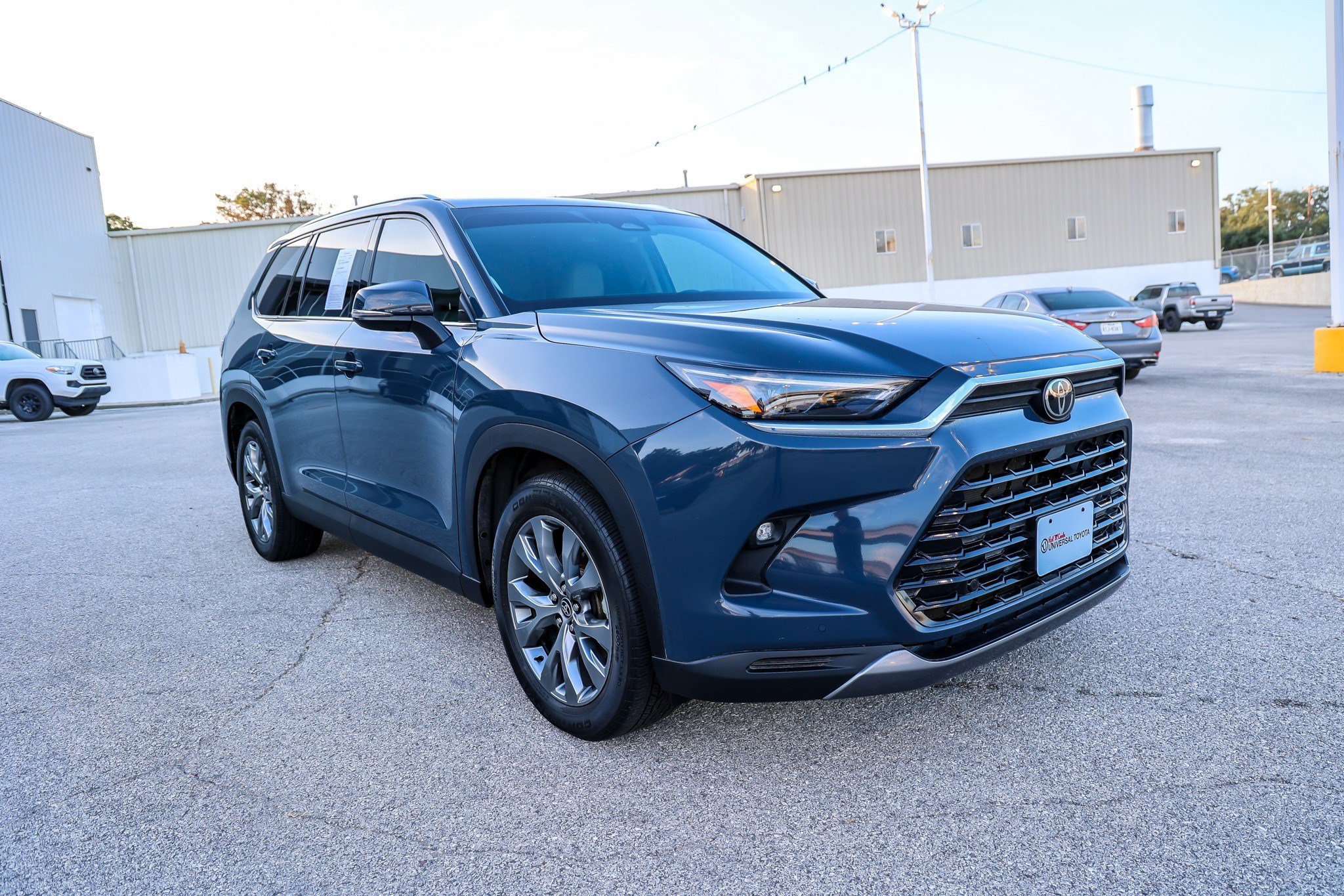 Certified 2024 Toyota Grand Highlander FWD image 5