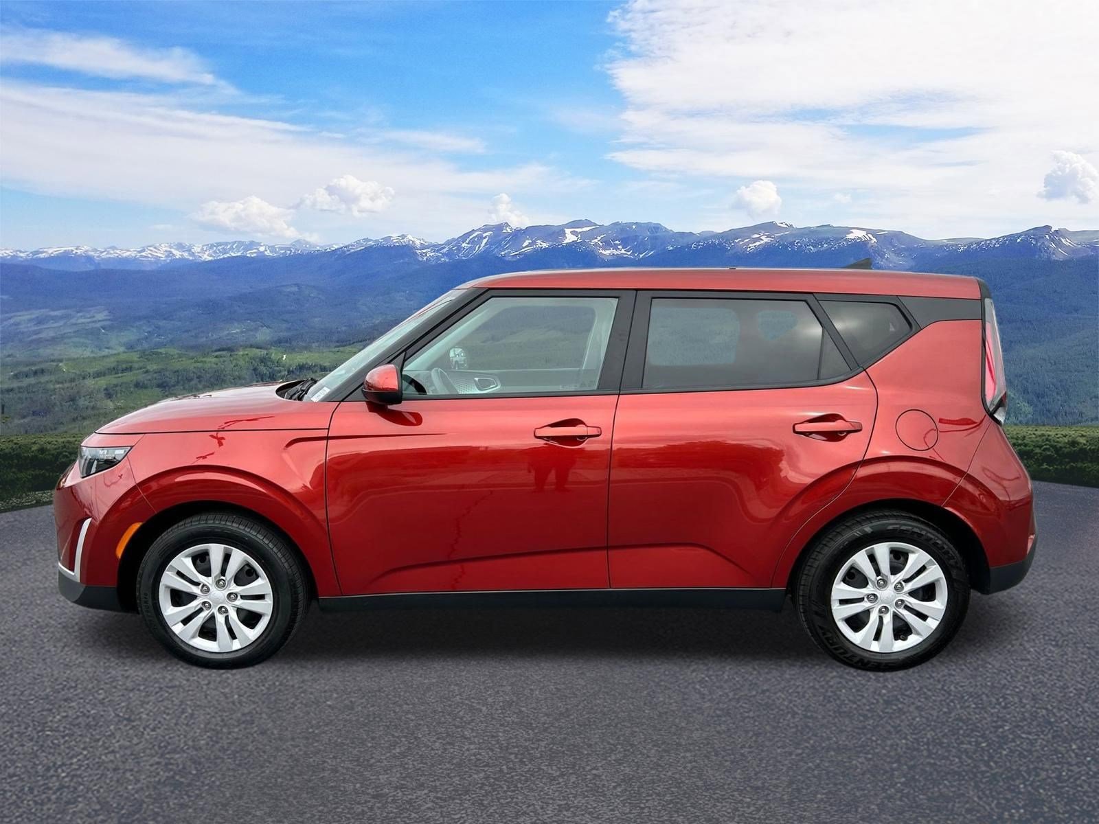 Used 2023 Kia Soul LX FWD image 2