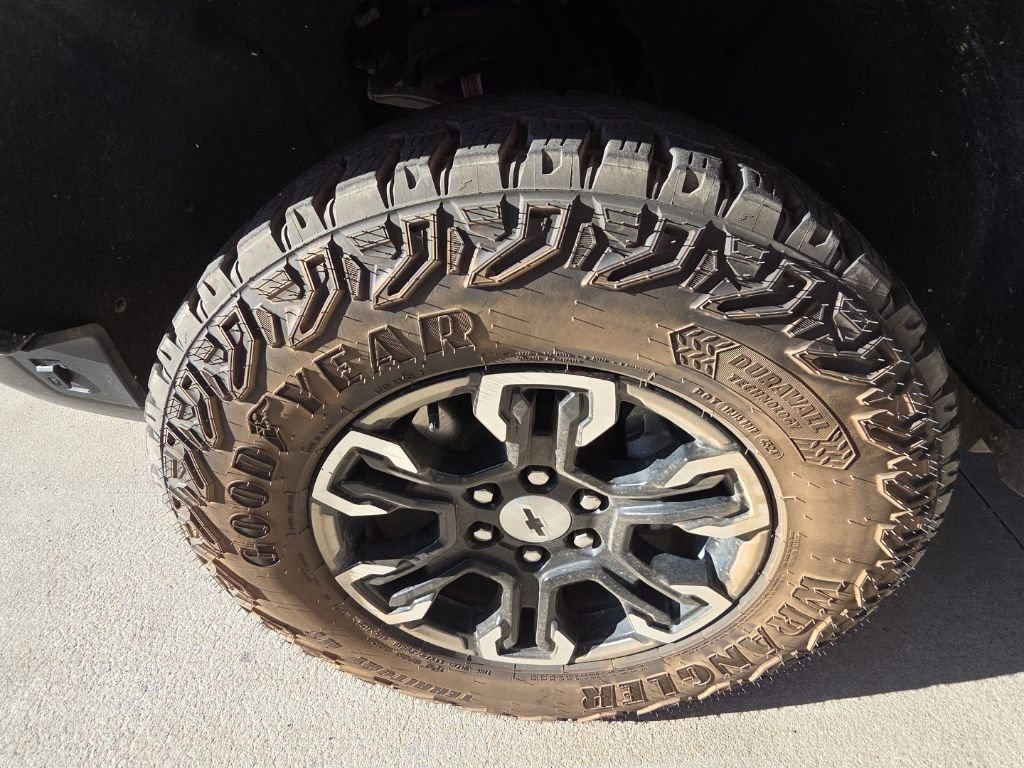 Used 2025 Chevrolet Silverado 1500 ZR2 image 17