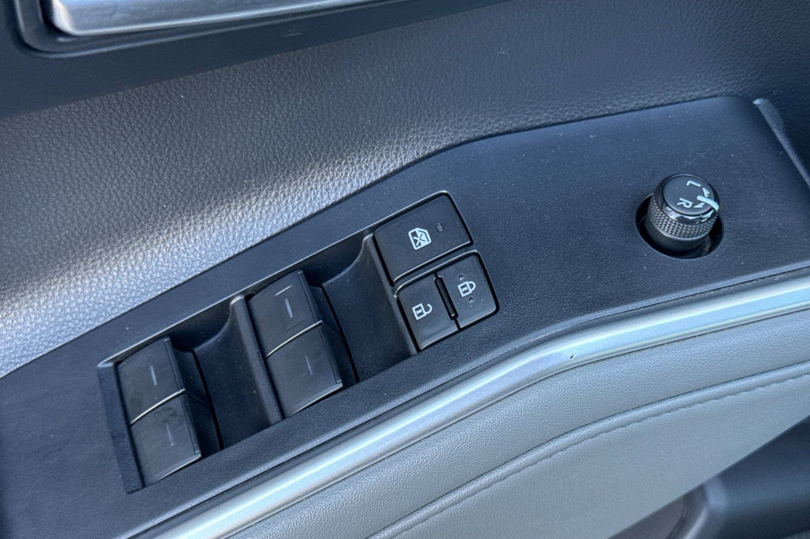 Used 2023 Toyota Highlander XLE image 11