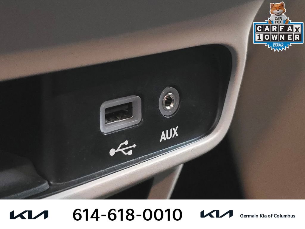 Used 2020 Chrysler Voyager L image 33