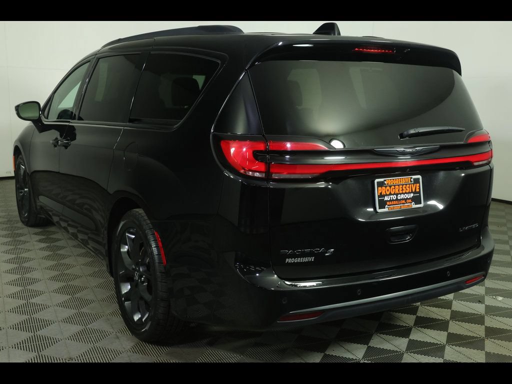 Used 2025 Chrysler Pacifica Limited FWD image 16