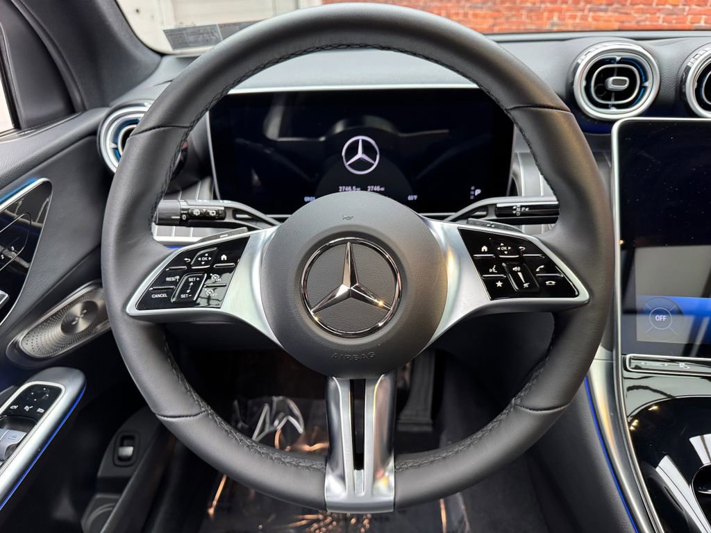 Used 2026 Mercedes-Benz GLC 300 4MATIC image 12
