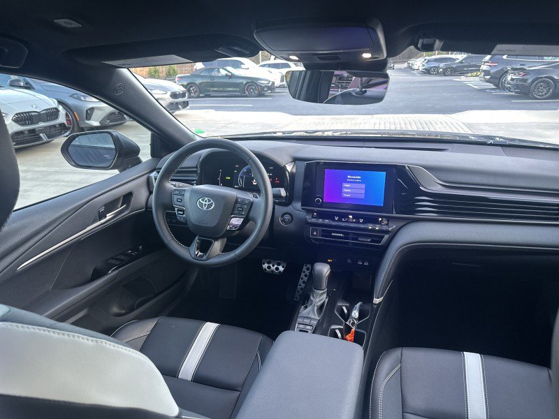 Used 2025 Toyota Camry SE image 15