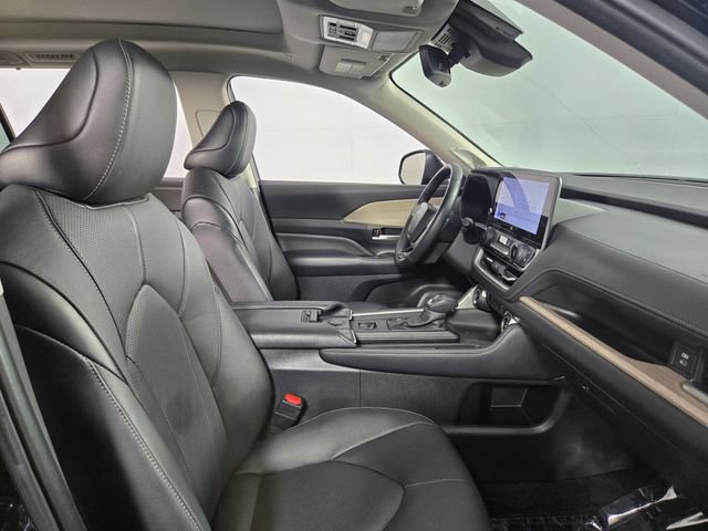 Used 2025 Toyota Grand Highlander FWD image 15