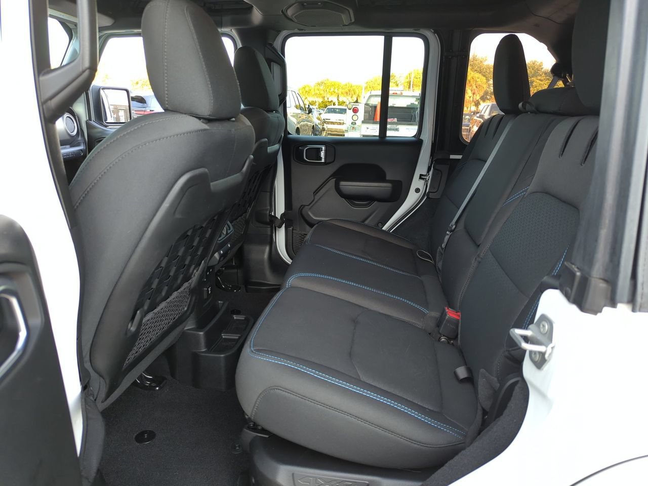 Used 2022 Jeep Wrangler Unlimited Rubicon 4xe AWD/4WD image 22
