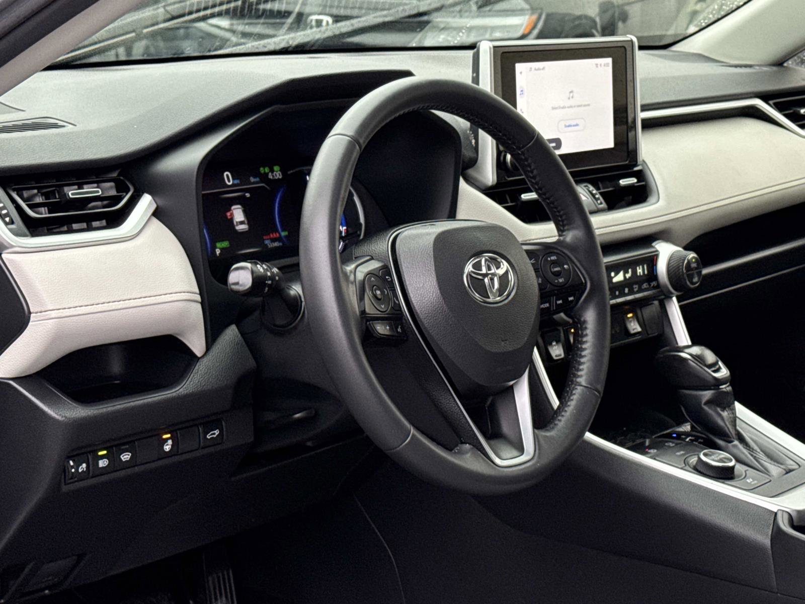 Used 2023 Toyota RAV4 XLE Premium image 12