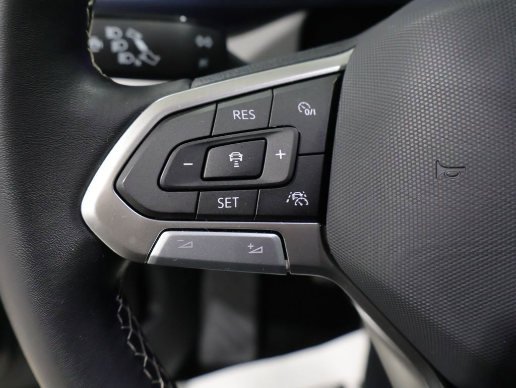 Used 2023 Volkswagen Taos SE w/ Panoramic Sunroof Package image 36
